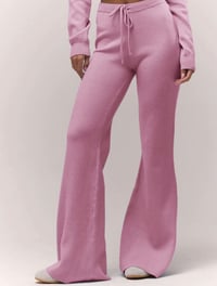 Image 16 of SKYNLYDRESS - Ensemble à col haut à manches longues en tricot et Pantalon taille Évasé 