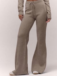 Image 20 of SKYNLYDRESS - Ensemble à col haut à manches longues en tricot et Pantalon taille Évasé 