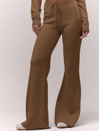 Image 12 of SKYNLYDRESS - Ensemble à col haut à manches longues en tricot et Pantalon taille Évasé 