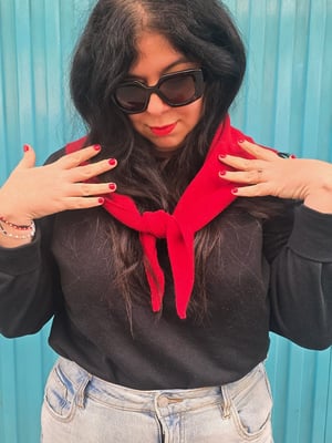 Pañuelo de lana bordado