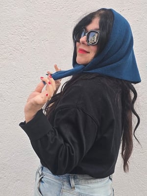 Pañuelo de lana bordado
