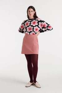 Image 4 of Falda corta  de pana rosa