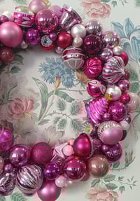 Image 3 of Couronne de Noël boules roses