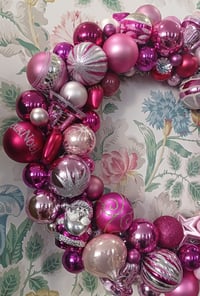 Image 4 of Couronne de Noël boules roses