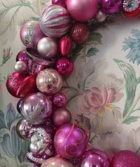 Image 6 of Couronne de Noël boules roses