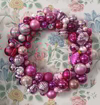 Image 5 of Couronne de Noël boules roses et roses
