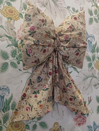 Image 1 of Noeud décoratif en tissu vintage liberty 