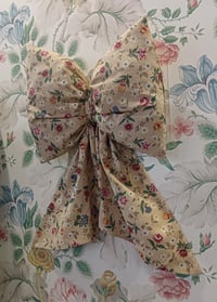 Image 2 of Noeud décoratif en tissu vintage liberty 