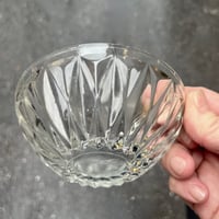 Image 7 of Coupelles - ramequins ancien en verre pressé - motif de losanges - vintage 1970