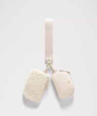 Image 1 of LULULEMON - Bracelet Polaire en peluche