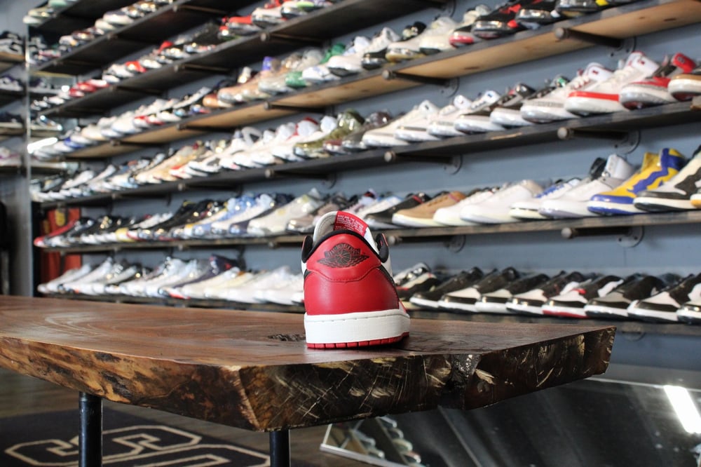 AIR JORDAN I (1) RETRO LOW OG "CHICAGO" (2025)