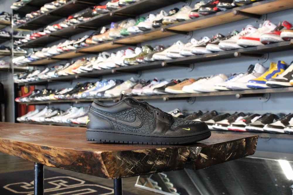 Air Jordan I (1) RETRO LOW SE "ELEPHANT PRINT/TOUR YELLOW"