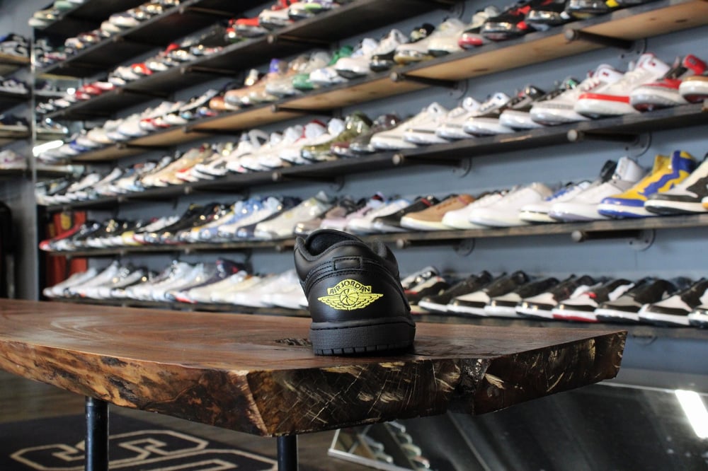 Air Jordan I (1) RETRO LOW SE "ELEPHANT PRINT/TOUR YELLOW"