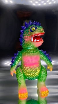 Image 1 of Dcon GREEN Meeder 1 off