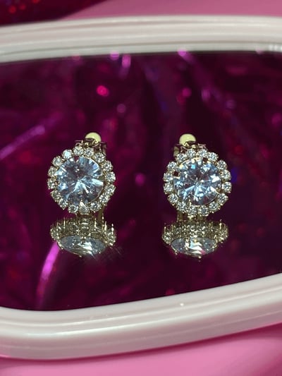 Image of (CLIP ON) Diamond earrings / Aritos Diamantes (CON CLIP)