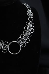 Image 3 of Spine choker