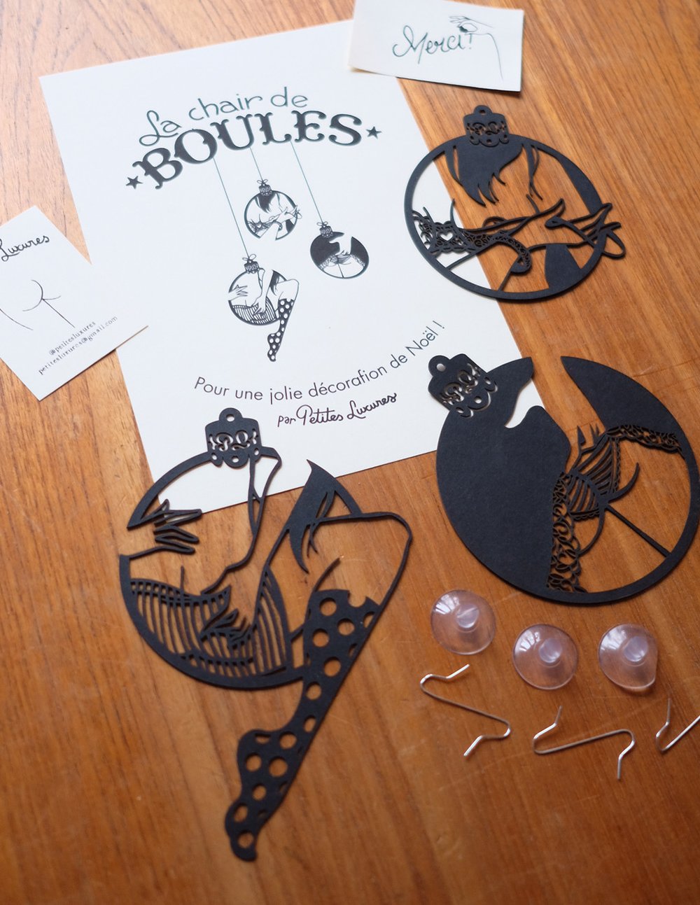 Image of "La Chair de Boules" boules de Noël en papier découpé