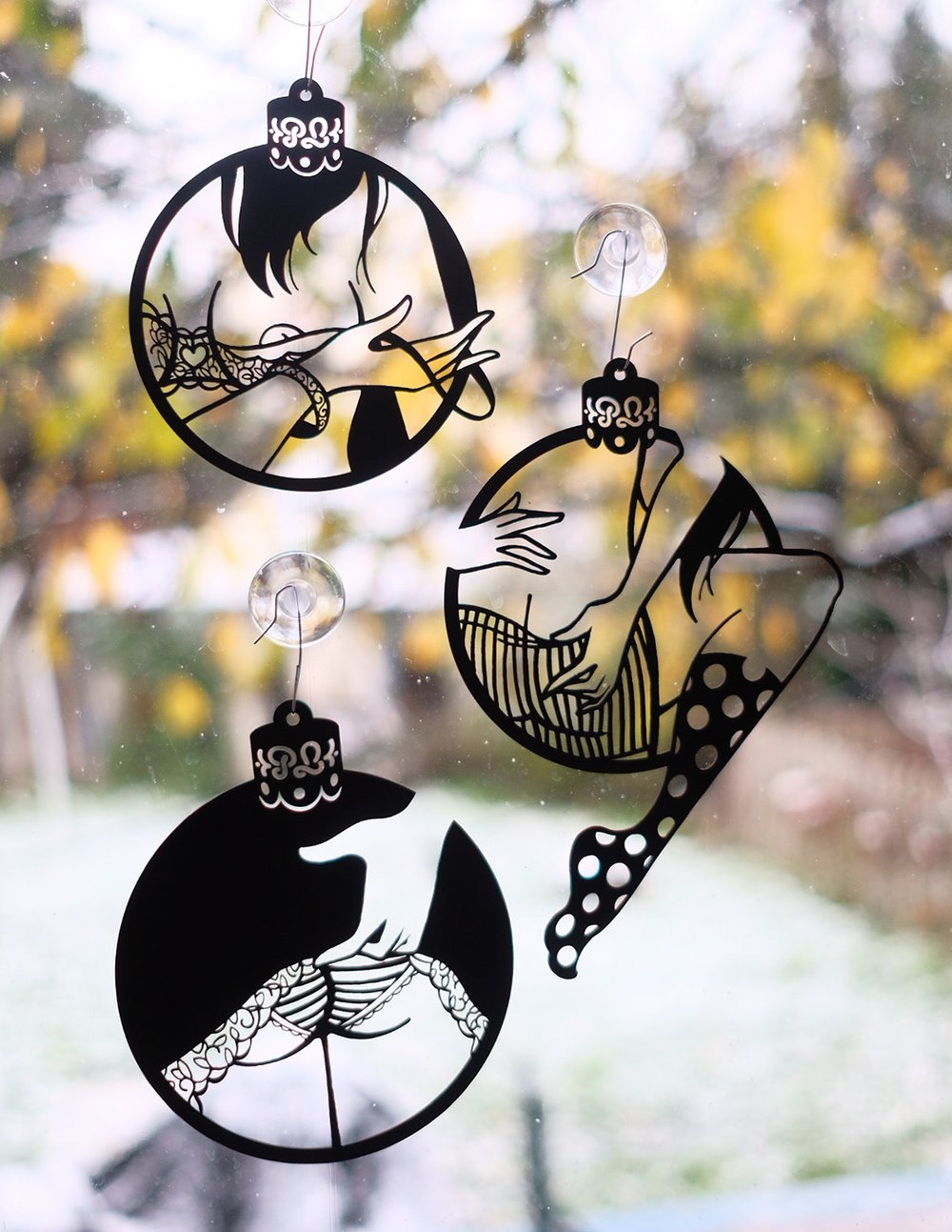 Image of "La Chair de Boules" boules de Noël en papier découpé