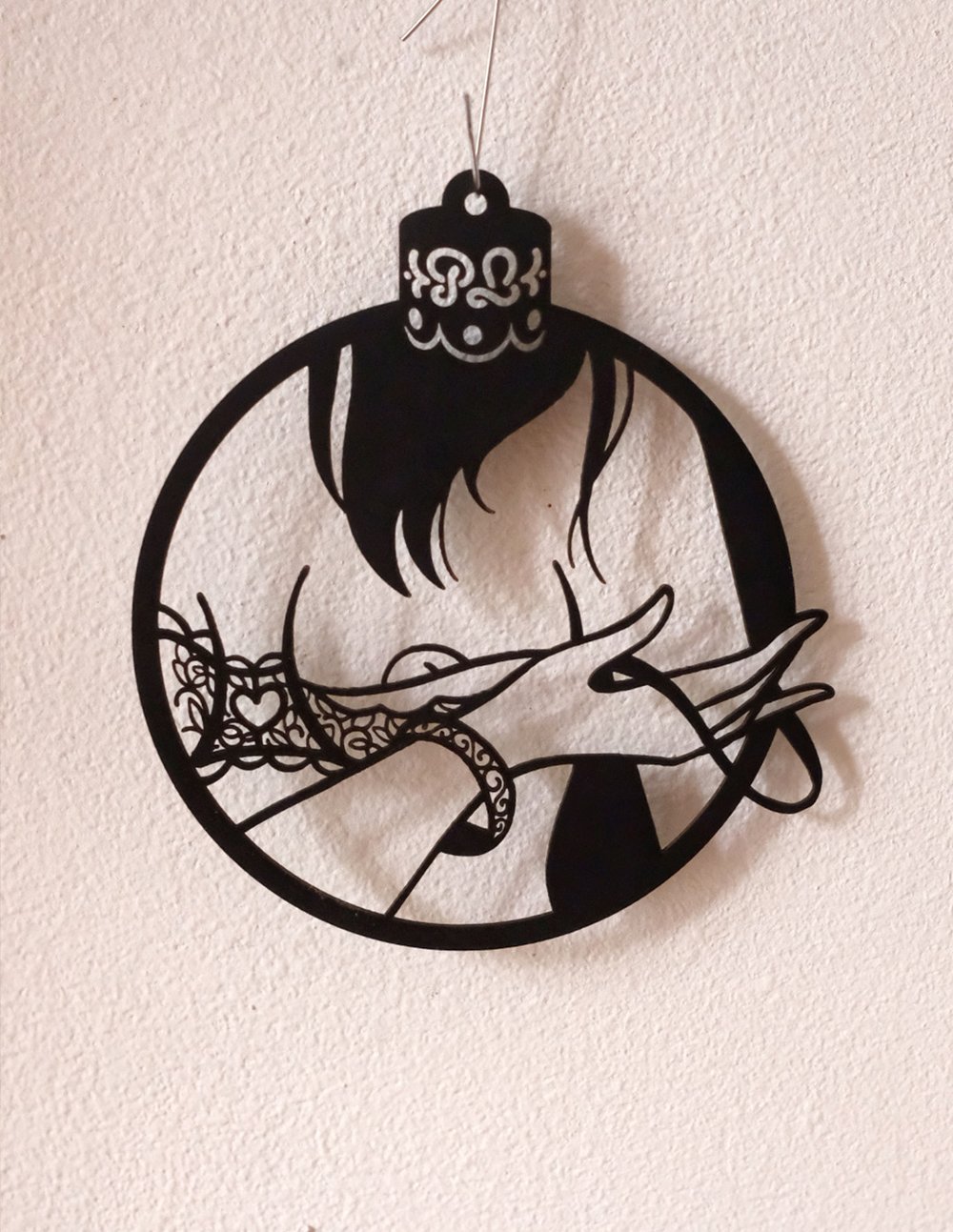 Image of "La Chair de Boules" boules de Noël en papier découpé