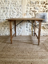 Image 22 of Ancienne table de métier pliante