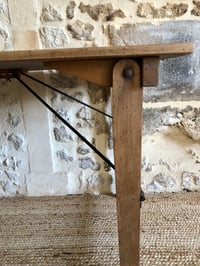 Image 24 of Ancienne table de métier pliante