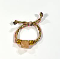 Pulsera geométrica de Domingo Ayala