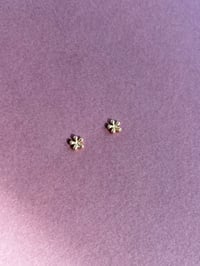 Image 1 of Boucles d'oreilles puces Flowers