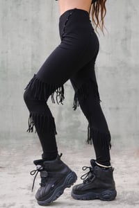 Image 3 of CHIMWEMWE LEGGING | FULL BLACK VERSION