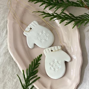 Image of MOUFLES & PULL en  céramique