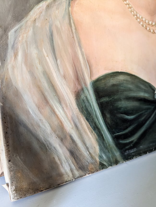 Huile sur toile. L’Élégante au collier de perles 