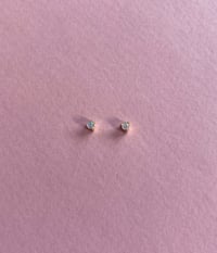 Image 2 of Boucles d'oreilles puces Pam | Opale