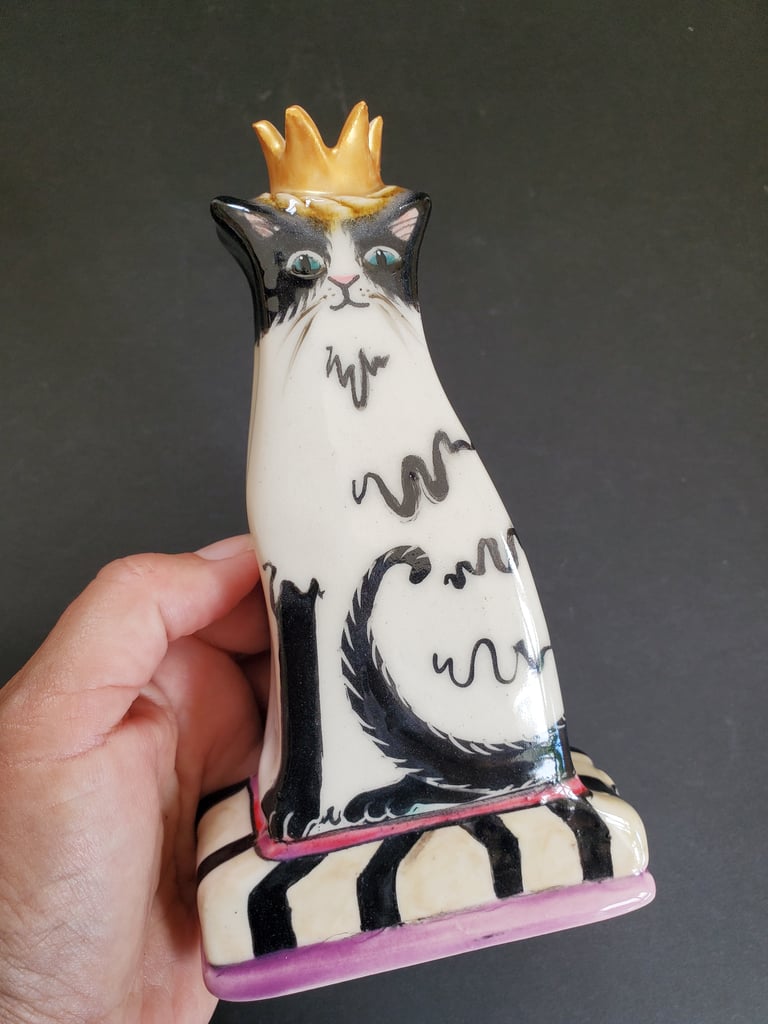 Black and white moggy bud vase Image 2