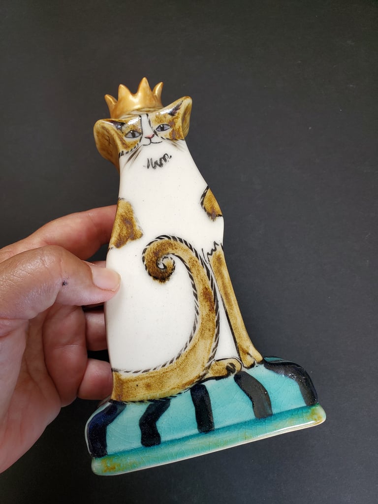 Brown and white moggy bud vase Image 2