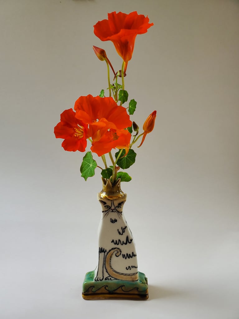 Fawn and white moggy bud vase Image 2
