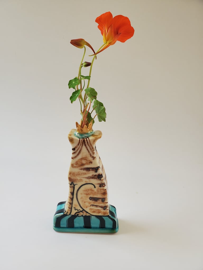 Tabby moggy bud vase Image 3