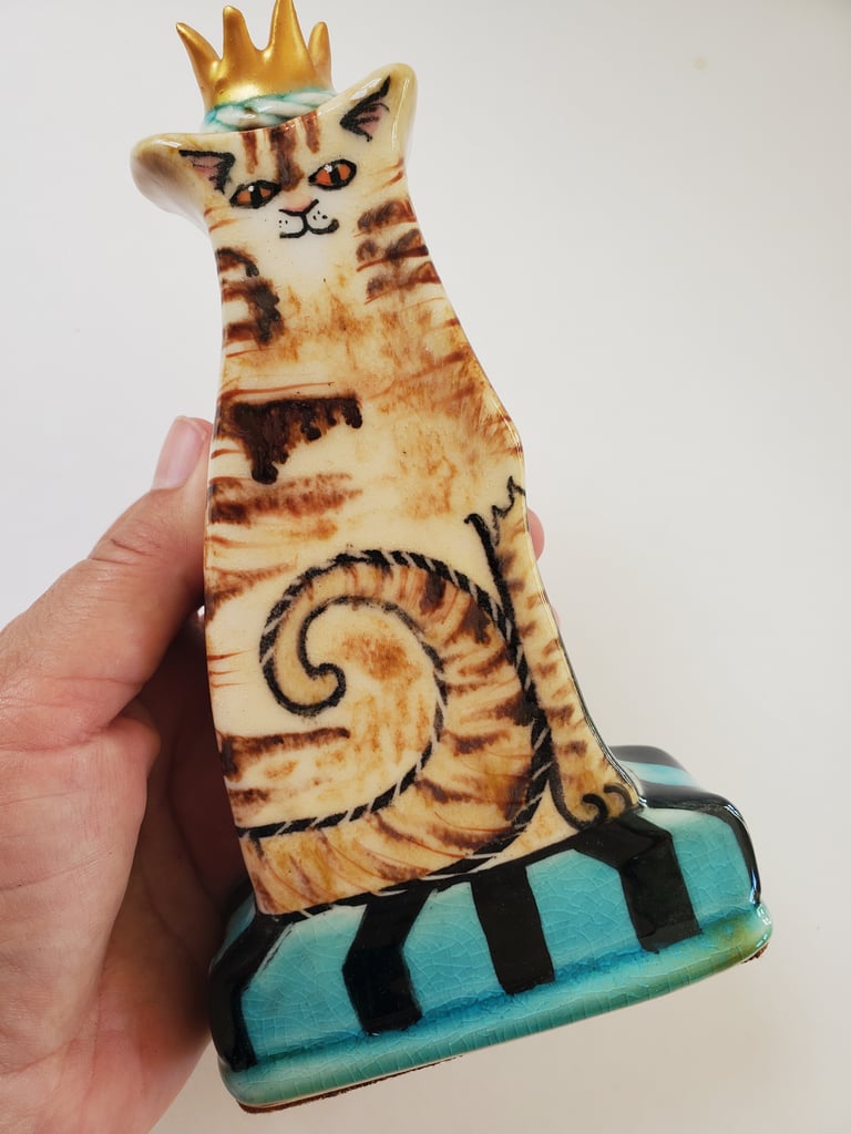 Tabby moggy bud vase Image 4