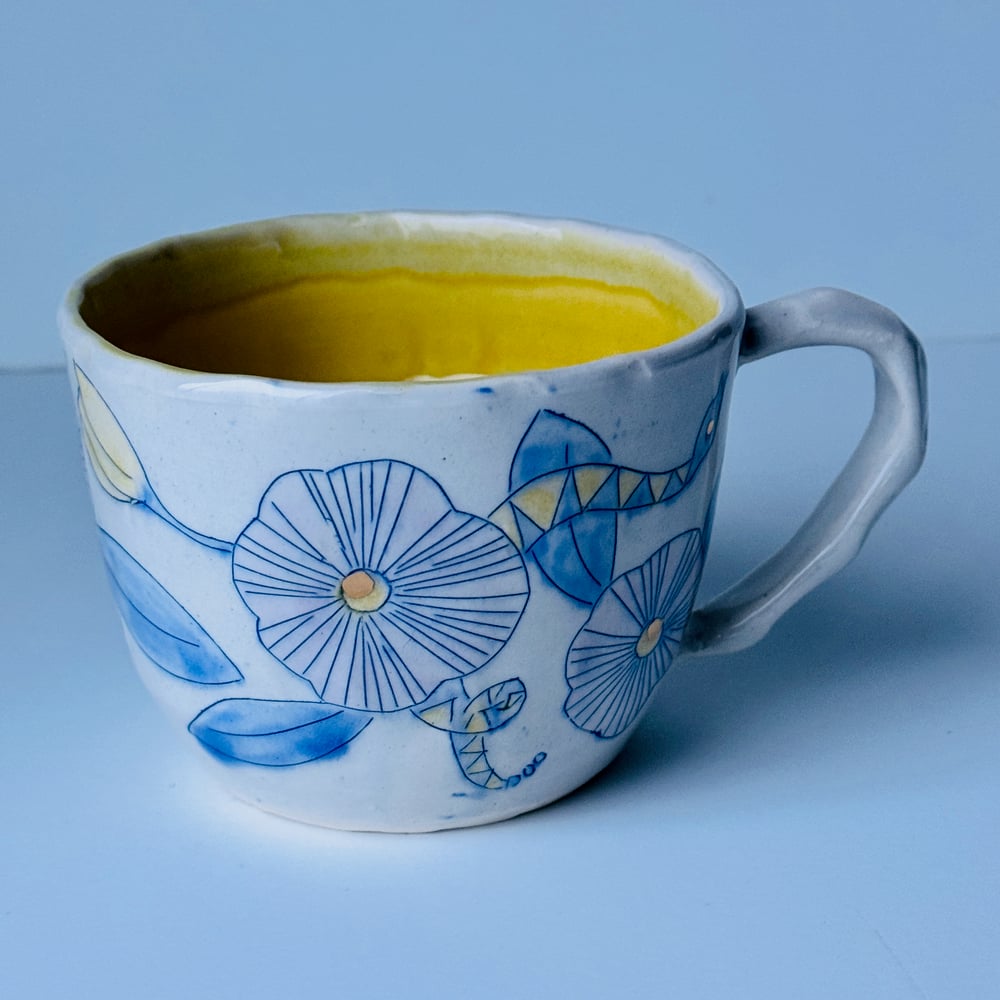 Image of Dahlia with gold dots mug