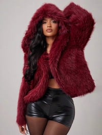 Image 2 of SKYNLYDRESS - Manteau en fausse fourrure bordeaux super moelleux surdimensionné 