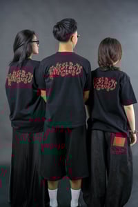 Image 3 of KISSES OVERSIZED BOXY TEE ( BLACK )