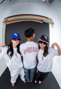 Image 4 of KISSES OVERSIZED BOXY TEE ( WHITE )