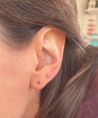 Image 5 of Boucles d'oreilles puces Flowers
