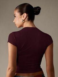 Image 3 of SKYNLYDRESS - T-shirt Love is the answer Baby Tee Retro 70s Style Graphic Manches imprimées Fitt