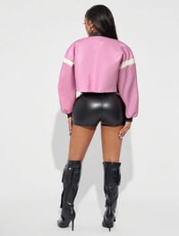 Image 11 of SKYNLYDRESS - Veste courte en PU à motif de lettres et blocs de couleurs pour femmes