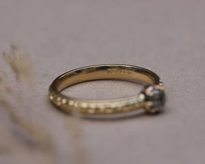 Image of 18ct yellow gold, grey rose-cut diamond Orange Blossom ring (LON268)