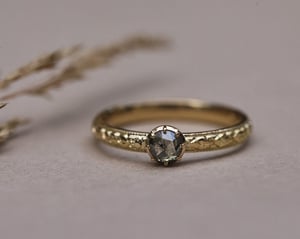 Image of 18ct yellow gold, grey rose-cut diamond Orange Blossom ring (LON268)