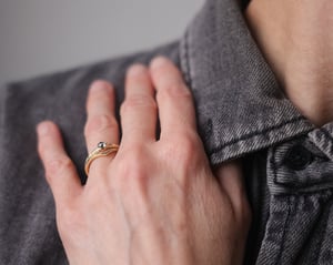 Image of 18ct yellow gold, grey rose-cut diamond Orange Blossom ring (LON268)