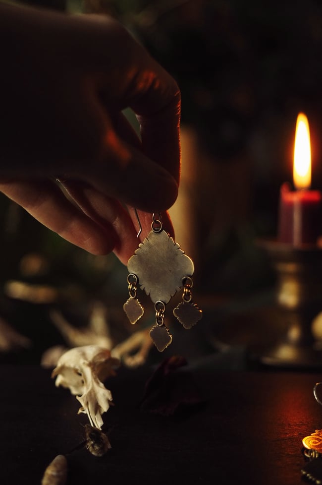 Käpälikkö II - korvakorut