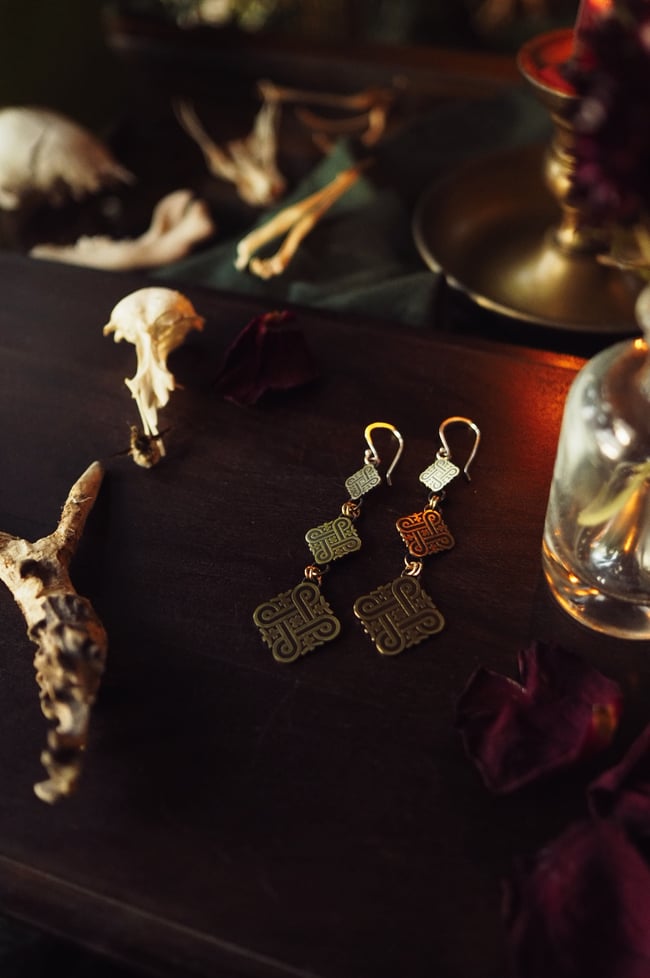 Käpälikkö-korvakorut II