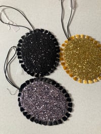 Image 3 of Tiger decoration/ rear view mirror accessory  with choice of gold or black fringe. 