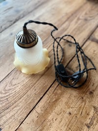 Image 1 of Baladeuse en opaline & laiton – lumière douce et charme rétro N°3